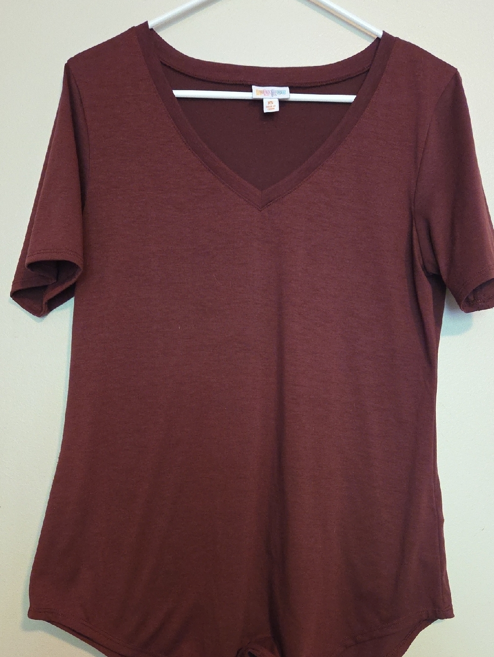 Women's V-Neck Short Sleeve Top - Deep Maroon